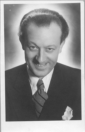 Portr�t Kurt B�hme, auf einer Fotografie 1947 (Weltpostkarte mit Widmung an Theodor Blumer, bezeichnet Dresden, am 03.0I.1947; Unbekannter Fotograf); Quelle: Deutsche Fotothek, (file: df_pos-2008-a_0000634); Eigent�mer/Copyright SLUB Dresden/Deutsche Fotothek; Quelle: www.deutschefotothek.de; Genehmigung zur Ver�ffentlichung: 30.03.2017