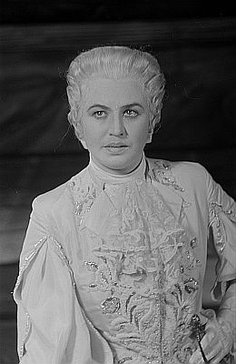 Elisabeth Gr�mmer als Octavian in der Oper "Der Rosenkavalier" von Richard Strauss, aufgef�hrt an der "Staatsoper Belin"; Quelle: Deutsche Fotothek; (file: df_pk_0000889_012);