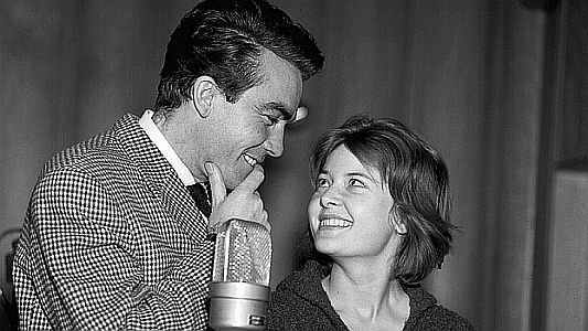 Erik Schumann spricht den Jan Bravida und Cordula Trantow die Sabine in "Die Rache der Wahrheit", nach der Marionettenkomödie von Karen Blixen alias Tania Blixen; Regie: Ludwig Cremer; Foto mit freundlicher Genehmigung der "hr media" / Copyright: HR/Kurt Bethke; Quelle: ARD Hörspieldatenbank