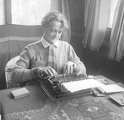 Die Bhnen- und Filmschauspielerin Hedwig Bleibtreu 1930; Foto mit freundlicher Genehmigung der sterreichischen Nationalbibliothek (NB); Urheber: Atelier D'Ora-Benda (Madame d'Ora (18811963)/ArthurBenda (18851969);Rechteinhaber / Copyright: NB/Wien, Bildarchiv (Inventarnummer: 205220-C POR MAG); Datierung: 11.11.1930