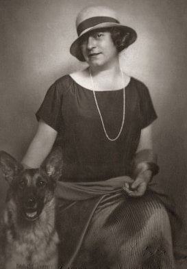Rosa Albach-Retty  1925, fotografiert von Franz Xaver Setzer (1886 – 1939); Quelle: austria-forum.org