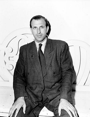 Hans Hotter 1947 w�hrend der "Salzburger Festspiele"; Foto mit freundlicher Genehmigung der �sterreichischen Nationalbibliothek (�NB); Urheber/Autor: United States Information Service (USIS); Copyright United States Information Service (USIS) / �NB Wien; Datierung: 31.07.1947; Bildarchiv Austria (Inventarnummer US 20.211)