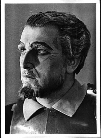 Hans Hotter als der Stadt-Kommandant in der Oper "Friedenstag" von Richard Strauss am  10.06.1939 an der "Wiener Staatsoper" (Dirigent: Clemens Krauss) anl�sslich der "VI. Reichstheaterfestwoche 1939"; Quelle: geschichtewiki.wien.gv.at von "�sterreichische Nationalbibliothek"1)/Bildarchiv- und Grafiksammlung (P 865); Urheber: "Weltbild"-Fotoagentur; Lizenz: CC BY-NC-ND 4.0