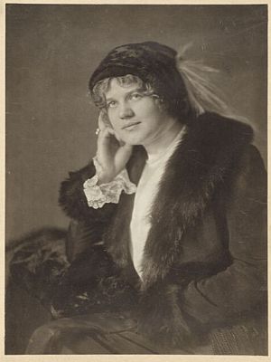 Maria Jeritza 1913; Urheber: Wiener Fotoatelier Ad�le; Foto mit freundlicher Genehmigung der �sterreichischen Nationalbibliothek (�NB); Urheber/Autor: Fotoatelier Ad�le; Copyright/Rechteinhaber Atelier Ad�le / �NB Wien; Datierung: 1913; Quelle: Bildarchiv Austria; Inventarnummer Signatur: Pf 5008:D(2a)