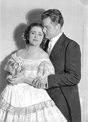 Lotte Lehmann als Arabella und Alfred Jeger als Graf Mandryka; Fotograf: Hans Dietrich (1868�1936); Datierung: 21.10.1933; Foto mit freundlicher Genehmigung�der �sterreichischen Nationalbibliothek (�NB); Rechteinhaber/Copyright �NB/Wien, Bildarchiv (Inventarnummer 269.208�C)