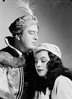  Helge Roswaenge als Prinz Cal�f, Irmgard Seefried als Sklavin Liu in der Oper "Turandot" am 23.12.1948 an der Wiener Staatsoper"; Urheberin/Autorin: Trude Dietrich; Copyright: Trude Dietrich/�NB Wien; Datierung: 23.12.1948; Quelle: Bildarchiv Austria (Inventarnummer 418045�B); Foto mit freundlicher Genehmigung der �sterreichischen Nationalbibliothek (�NB)