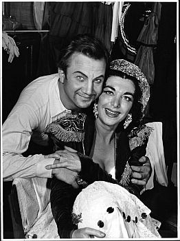 Rudolf Schock und Jean Madeira posieren f�r die Kamera; Foto mit freundlicher Genehmigung der �sterreichischen Nationalbibliothek (�NB); Urheber/Autor: ungenannt; Datierung: 1956: Rechteinhaber/Copyright �NB Wien; Bildarchiv Austria (Inventarnummer FO600025/11)