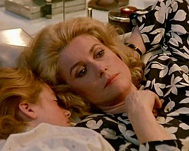 "Hoffen wir, dass es ein Mdchen wird": Szenenfoto mit Catherine Deneuve als Claudia; mit freundlicher Genehmigung von "Pidax Film", welche die Komdie auf DVD herausbrachte; Verffentlichung: 02.05.2024