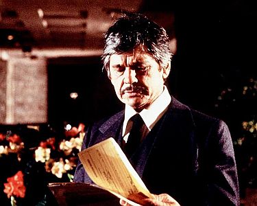 "Ein Mann räumt auf": Szenenfoto mit Charles Bronson als Undercover-Agent Charlie Congers; mit freundlicher Genehmigung von Pidax Film, welche den Action-Thriller am 07.08.2025 auf DVD herausbrachte.