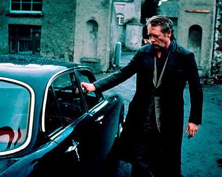 "Der Profi-Killer": Szenenfoto mit Patrick McGoohan als der sich im "Ruhestand" befindliche Profi-Killer John Connor; mit freundlicher Genehmigung von Pidax Film, welche den Thriller am 25. November 2022 auf DVD herausbrachte.