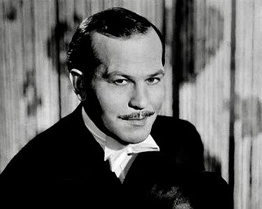 "Phantom des großen Zeltes": Szenenfoto mit René Deltgen als Zirkusdirektor Alfredo Capelli mit freundlicher Genehmigung von Pidax Film, welche den Krimi am 20. August 2026 auf DVD herausbrachte.