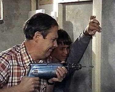 "Der Fhrerschein": Szenenfoto mit Klaus Herm als Familienvater Heinz Riehl; mit freundlicher Genehmigung von "Pidax film", welche die Produktion Anfang November 2014 auf DVD herausbrachte