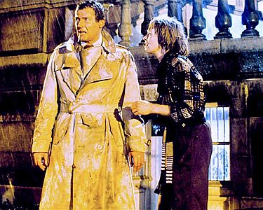 "Bleib mir ja vom Leib": Szenenfoto mit Roger Moore als Michael Scott und Susannah York als Julia Richardson; mit freundlicher Genehmigung von "Pidax Film",  welche die Komdie Anfang Mai 2022 auf DVD herausbrachte.