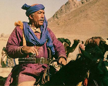 "Der Herr der Karawane" (1978, "Caravans"): Szenenfoto mit Anthony Quinn als Zulffiqar, Anfhrer einer Nomaden-Bande; mit freundlicher Genehmigung von Pidax-Film, welche das Abenteuer Anfang April 2022 auf DVD herausbrachte.