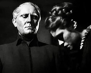 "Fährmann Maria": Szenenfotos mit Peter Voss als der Tod und Sybille Schmitz als Maria mit freundlicher Genehmigung von Pidax Film, welche den Gruselklassiker Ende August 2026 auf DVD herausbrachte.