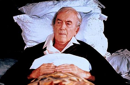 "Tote schlafen besser": Szenenfoto mit James Stewart als General Sternwood; mit freundlicher Genehmigung von Pidax-Film, welche die Produktion Anfang April 2020 auf DVD herausbrachte.