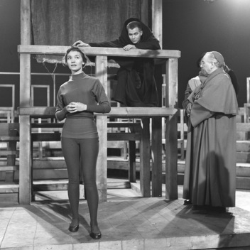 Liselotte Pulver als Jeanne in "Jeanne oder die Lerche" (1956) nach dem Bühnenstück "Jeanne ou l'alouette" von Jean Anouilh; Produktion: SWR; Regie: Franz Peter Wirth; Foto mit freundlicher Genehmigung von SWR Media Services; Copyright SWR