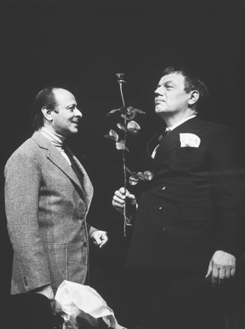 Buddy Elias (links) in "Der Mitmacher" von Friedrich Dürrenmatt in einer Aufzeichnung (1975) aus dem Mannheimer Nationaltheaterin einer Inszenierung des Autors. Foto mit freundlicher Genehmigung von SWR Media Services