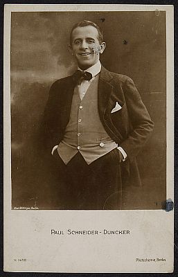 Paul Schneider-Duncker fotografiert von Wilhelm Willinger (18791943); Quelle: theatermuseum.at (Inventarnummer: FS_PP248902alt); Copyright KHM-Museumsverband; Lizenz: CC BY-NC-SA 4.0