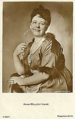 Anna Mller-Lincke auf einer Fotografie von Mac Walten (18721944?); Quelle: filmstarpostcards.blogspot.com; Photochemie-Karte Nr. 3837; Lizenz: gemeinfrei