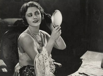 Charlotte Ander, fotografiert in den 1930er Jahren von Alexander Schmoll (* 1880,  zwischen 1943 und 1945); Quelle: Wikimedia Commons; Lizenz: gemeinfrei