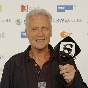 Robert Atzorn am 12 April 2013 anlsslich der Pressekonferenz bzw. Preisverleihung des "Grimme-Preises" 2013; Urheber: Michael Kramer; Lizenz: CC-BY-SA 3.0; Quelle: Wikimedia Commons