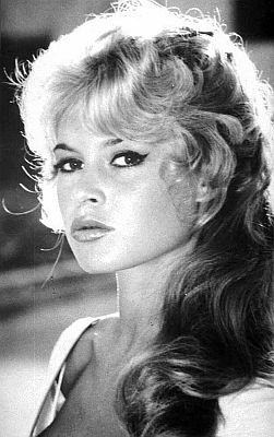 Brigitte Bardot 1958; Urheber: Willy Pragher (1908�1992); Quelle: Wikimedia Commons von "Landesarchiv Baden-W�rttemberg"/"Staatsarchiv Freiburg": "Sammlung Willy Pragher" (W 134 Nr. 036134b); Lizenz: CC BY 4.0