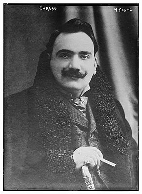Enrico Caruso zwischen 1915 und ca. 1920; dieses Foto von Enrico Caruso ist Bestandteil der "George Grantham Bain collection" der US-amerikanischen Library of Congress), abrufbar unter der digitalen ID ggbain.26343 in der Abteilung für Drucke und Fotografien. Gemäß der Bibliothek gibt es keine Copyright-Restriktionen; Quelle: Wikimedia Commons