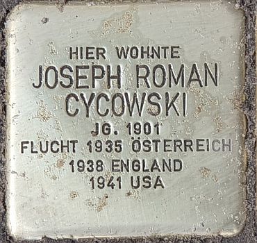 "Stolperstein" fr Roman Cycowski; Urheber des Fotos: Wikimedia-User OTFW, Berlin; Lizenz: CC BY-SA 3.0; Quelle: Wikimedia Commons