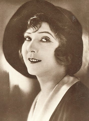 Lucie Englisch, fotografiert von Alexander Schmoll (* 06.03.1880, zwischen 1943 und 1945); Quelle: Wikimedia Commons; Lizenz: gemeinfrei