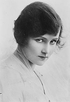 Fay Compton ca. 1920�1925; Dieses Foto ist Bestandteil der "George Grantham Bain collection" der US-amerikanischen "Library of Congress", abrufbar unter der digitalen�ID ggbain.32501 in der Abteilung f�r Drucke und Fotografien; gem�� der Bibliothek gibt es keine Copyright-Restriktionen.
