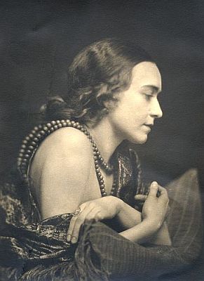 Jenny Hasselqvist ca. 1915, fotografiert von Henry B. Goodwin (18781931); Quelle: Wikimedia Commons; Lizenz: gemeinfrei