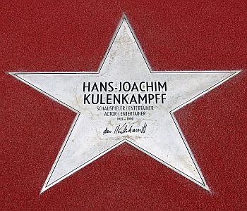 Stern fr Hans-JoachimKulenkampff auf dem Berliner "Boulevard der Stars"; Urheber: Wikimedia-User JCS; Lizenz: CC BY-SA 3.0; Quelle: Wikimedia Commons