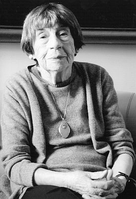 Christel Peters 2004 in Venedig w�hrend einer Drehpause; Urheberin: Tina Tombrcock; Lizenz: CC BY-SA 4.0; Quelle: Wikimedia Commons