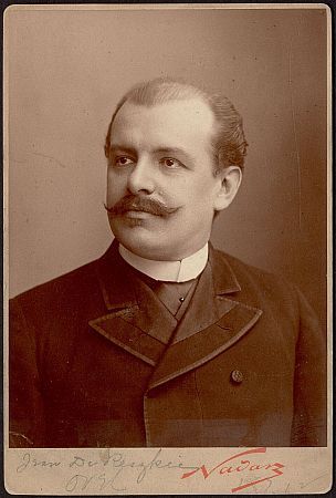 Foto von Jean de Reszke (undatiert); Urheber: Philip Hale (1854–1934)/Félix Nadar (1820–1910); Quelle: Wikimedia Commons von "Boston Public Library"; ID: dp.la/item/1a8e128594e617b24e3db6b2b4af32de; Lizenz: gemeinfrei