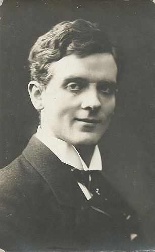 Heinrich Schlusnus ca. 1916; Urheber: Fotoatelier H. Lagendyk; Quelle: Wikimedia Commons; Lizenz: CC0 1.0 (Verzicht auf das Copyright)