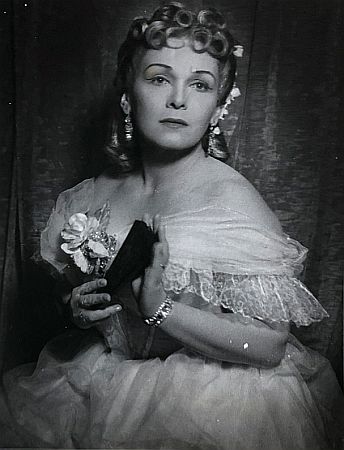 Elisabeth Schwarzkopf 1942; Urheber/Rechteinhaber: Fred Erismann (1891�1979); Lizenz: CC BY-SA 4.0: Quelle: Wikimedia Commons von "Sammlung Fred Erismann"