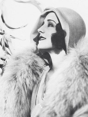 Norma Shearer etwa 1930 auf einer Fotografie von Ruth Harriet Louise (19031940); Quelle: Wikimedia Commons; Lizenz: gemeinfrei