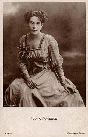 Maria Forescu, fotografiert von Wilhelm Willinger (18791943); Quelle: cyranos.ch; Photochemie-Karte Nr.1401; Lizenz: gemeinfrei