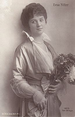 Erna Nitter, fotografiert von Wilhelm Willinger (18791943); Quelle: cyranos.ch; Lizenz: gemeinfrei