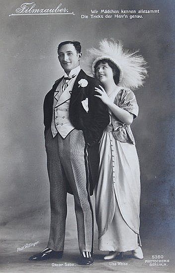 Oscar Sabo und Lisa Weise auf einer Knstlerkarte zu "Filmzauber",fotografiert von Wilhelm Willinger (18791943); Lizenz: gemeionfrei