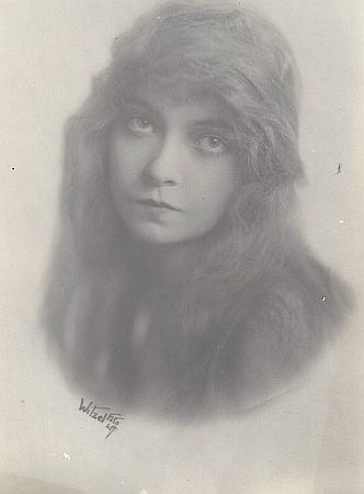 Lillian Gish, fotografiert von Albert Witzel (18791929); Quelle: Wikimedia Commons; Lizenz: gemeinfrei