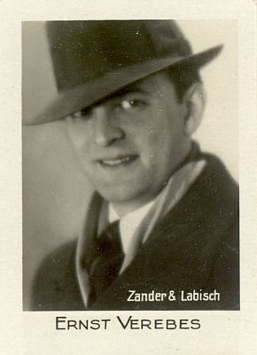 Ernst Verebes, fotografiert im Atelier "Zander & Labisch" (Albert Zander u. Siegmund Labisch (18631942)); Quelle: virtual-history.com; Lizenz: gemeinfrei