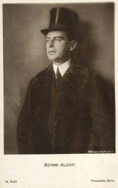 Bernd Aldor vor 1929; Urheber: Alexander Binder (18881929); Quelle: www.cyranos.ch; Lizenz: gemeinfrei
