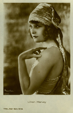 Lilian Harvey vor 1929; Ross-Karte: 1019-4; Urheber bzw. Nutzungsrechtinhaber: Alexander Binder (1888 – 1929); Quelle: www.cyranos.ch