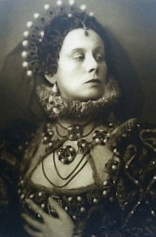 Helene Thimig,fotografiert von Franz Xaver Setzer (18861939); Quelle: www.cyranos.ch