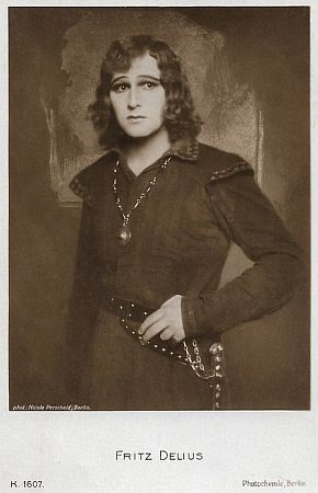 Fritz Delius vermutlich als "Hamlet" auf einer Fotografie von Nicola Perscheid (18641930); Quelle: filmstarpostcards.blogspot.com; Photochemie-Karte Nr. 1607; Lizenz: Gemeinfrei
