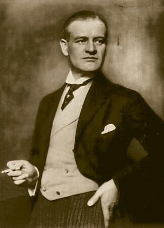 Albert Paulig ca. 1920 auf einer Fotografie von Nicola Perscheid (1864-1930); Lizenz: gemeinfrei
