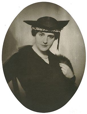 Henny Porten auf einer Fotografie von Nicola Perscheid (18641930) aus den 1920er Jahren 01; Lizenz: gemeinfrei