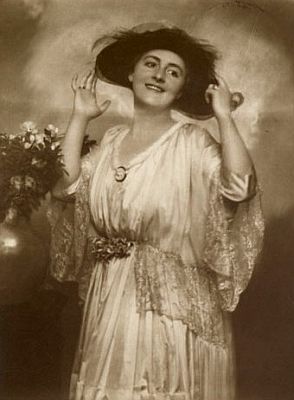 Henny Porten auf einer Fotografie von Nicola Perscheid (18641930) aus den 1920er Jahren 06; Lizenz: gemeinfrei